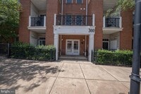 Building Photo - 300 W Elm St