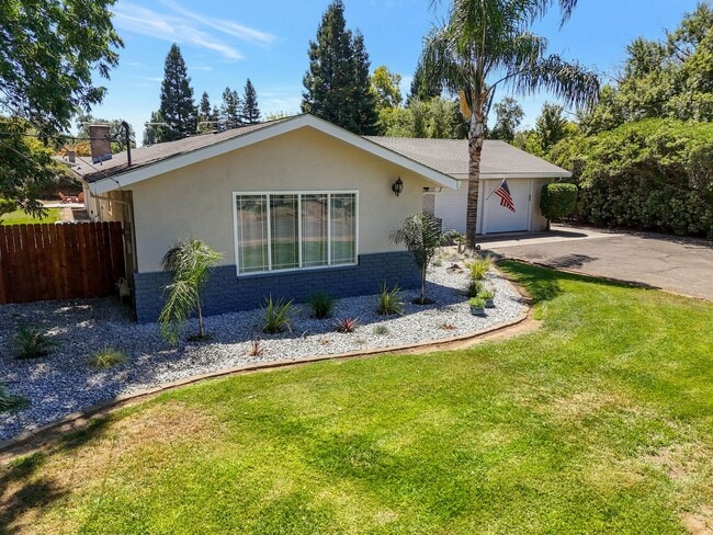 Building Photo - Modern Country Retreat on Half Acre in Gridley 3+ Bedrooms