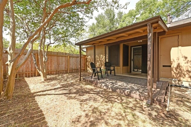 Building Photo - 9711 Curlew Dr