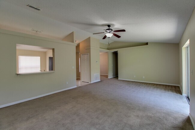 Building Photo - 13118 Pinyon Dr