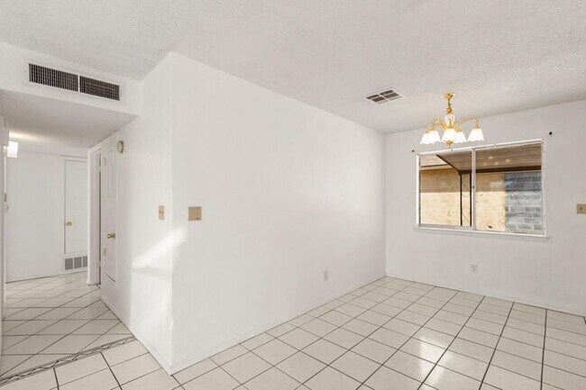 Building Photo - 11701 Henry Phipps Dr
