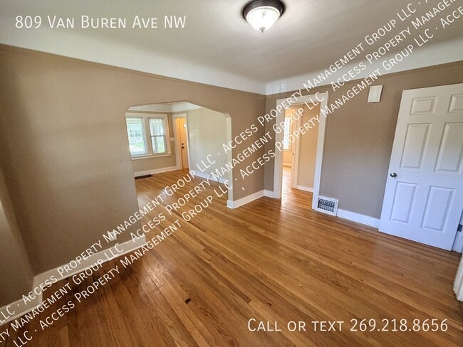 Building Photo - 809 Van Buren Ave NW