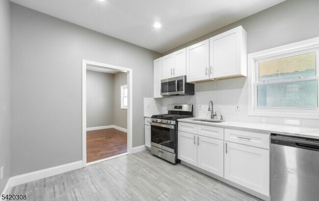 Building Photo - 155 Tichenor Ave