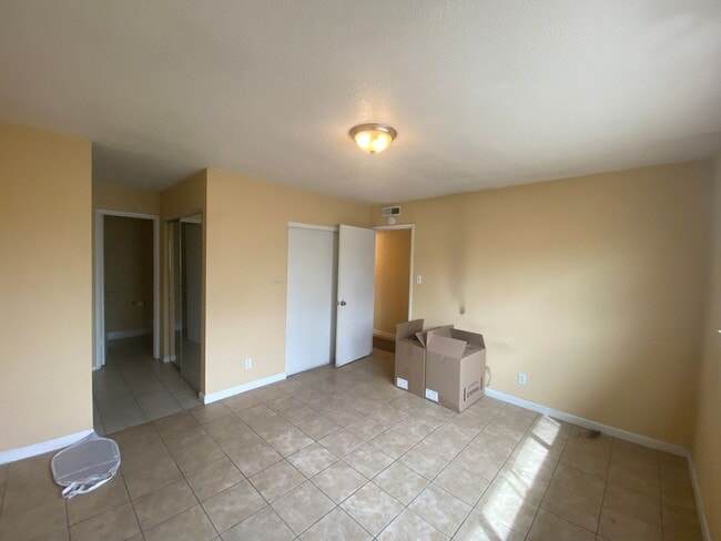 Building Photo - 2021 Sierra Rd