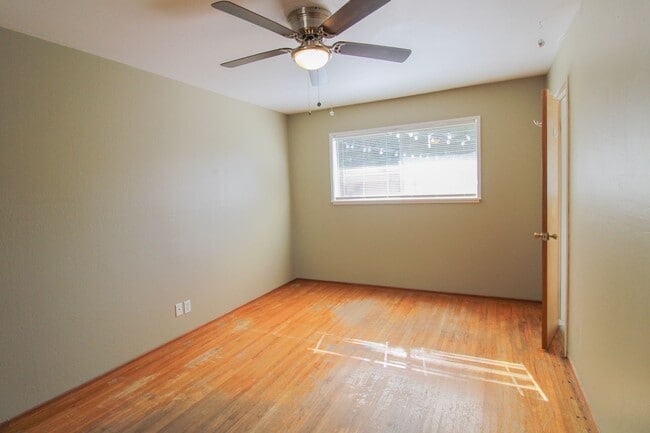 Building Photo - 4 Bedroom House with Large Backyard Near Cal Poly