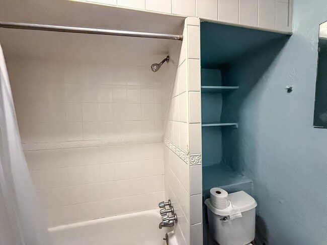 Building Photo - 164 Griffith St