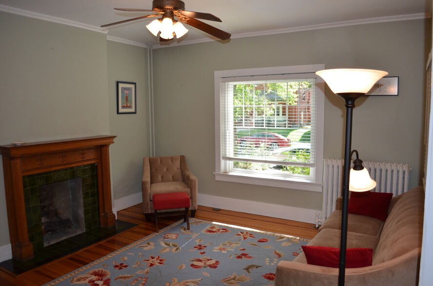 Building Photo - 1352 elizabeth street