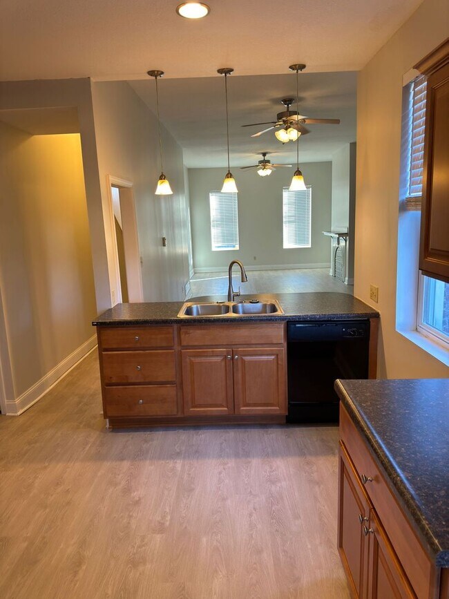 Building Photo - Spacious 4BD 2BA House in Pittsburgh!