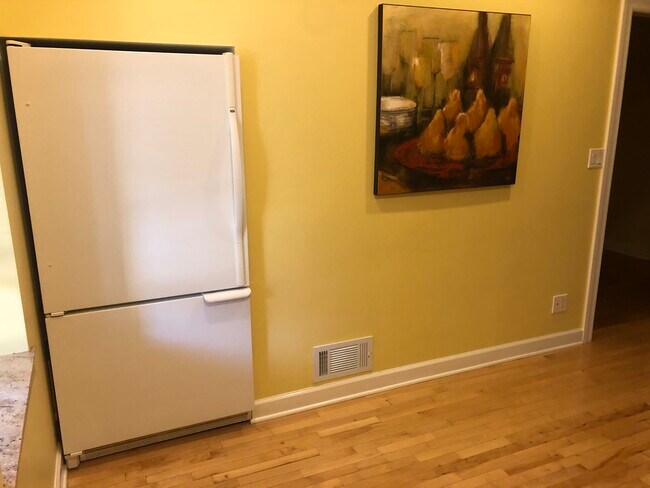 Kitchen - 2439 W Augusta Blvd