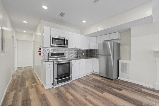 Building Photo - 61 Carson Ave