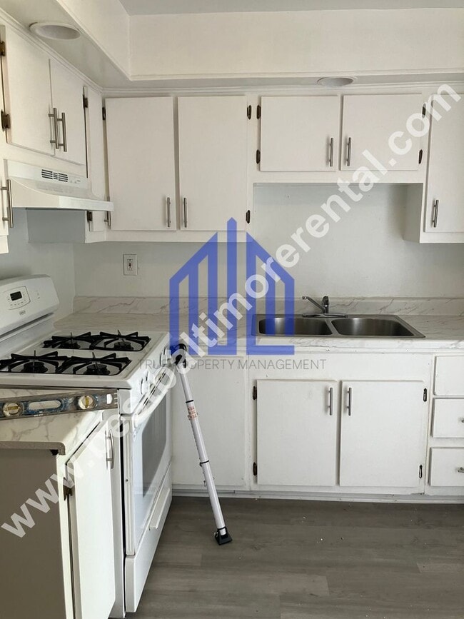 Building Photo - Spacious 3 Bedroom in West Baltimore