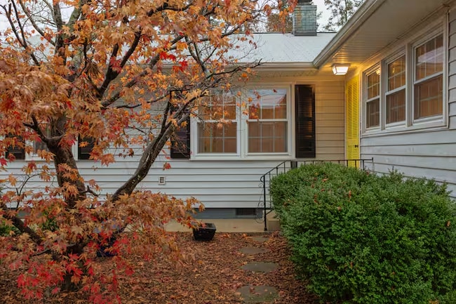 Building Photo - 107 S Wyrick St