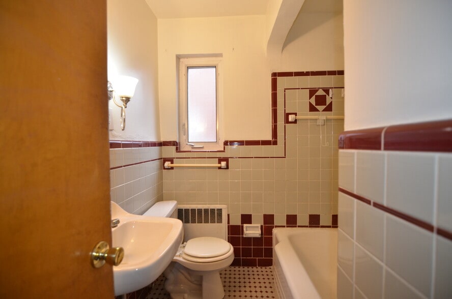 Building Photo - 6420 Fairhurst Ave