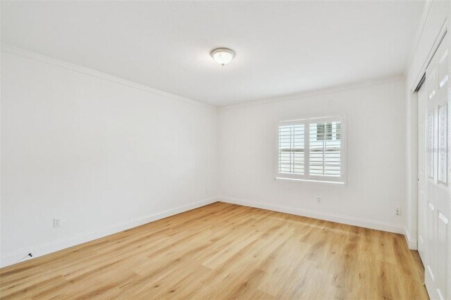 Building Photo - 4802 W Longfellow Ave