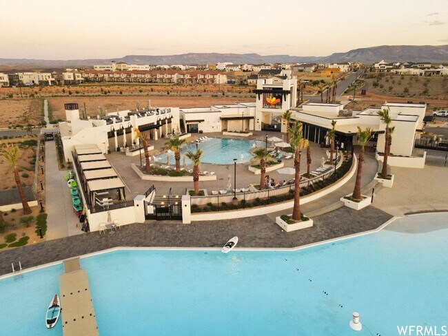 Building Photo - 3 Bedroom Home in Desert Color with Lagoon Access! End Unit!