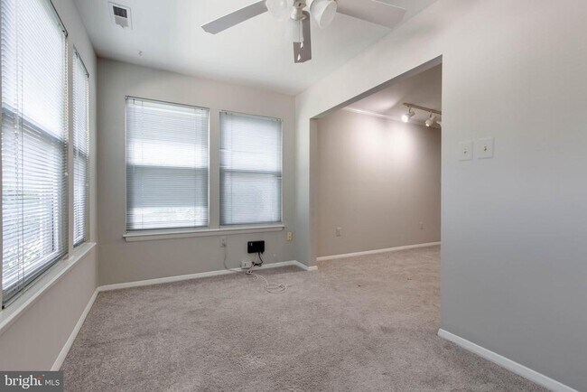Building Photo - 7764 Mayfair Cir