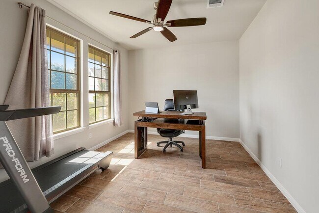 Building Photo - 1136 Almeria Bend