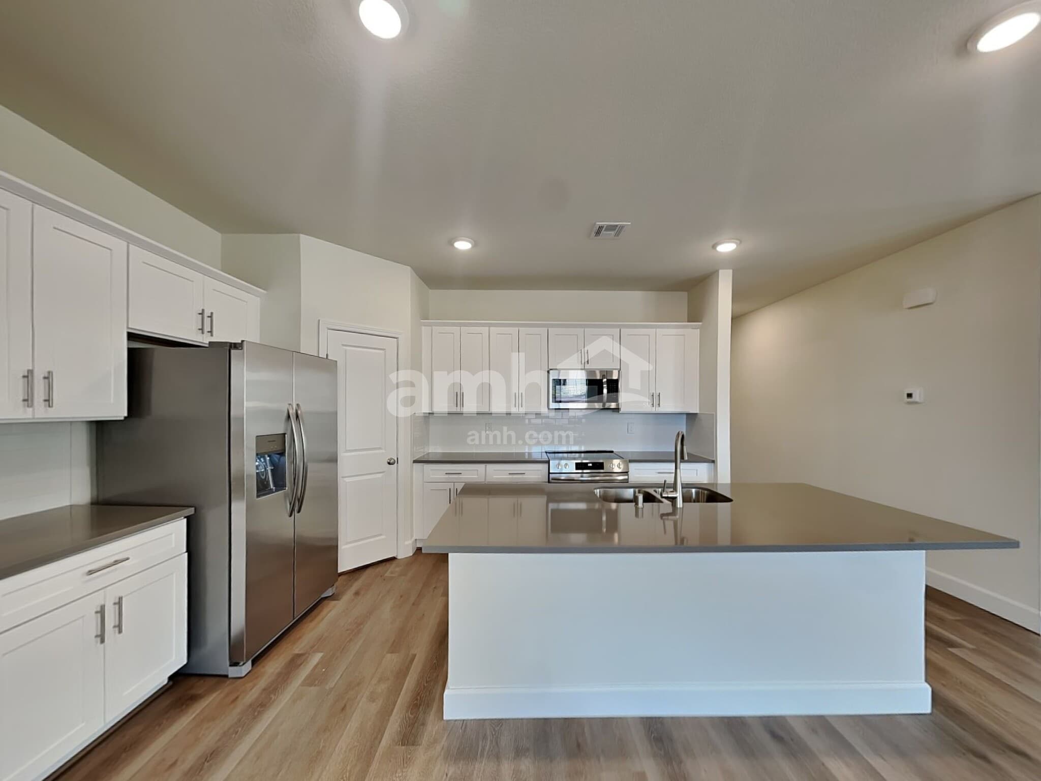 Building Photo - 10019 W Raleigh St