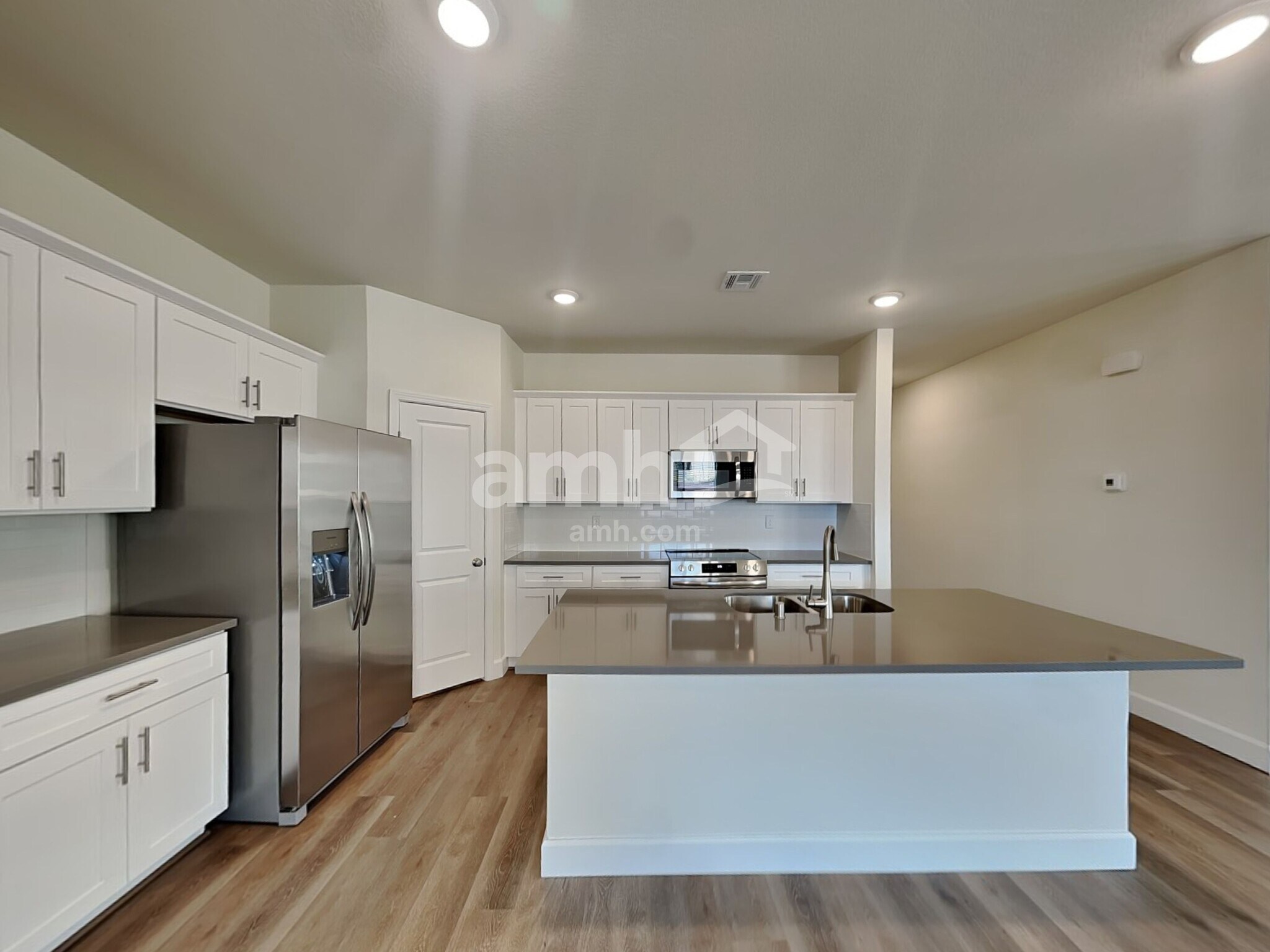 Building Photo - 2990 N Vigo Ave