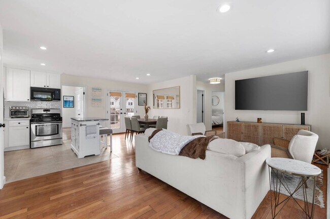 Building Photo - 7 Whiting Rd