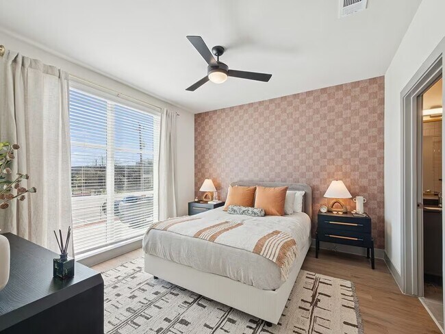 Building Photo - 10 Weeks Free | Luxury 2-Bed Home!