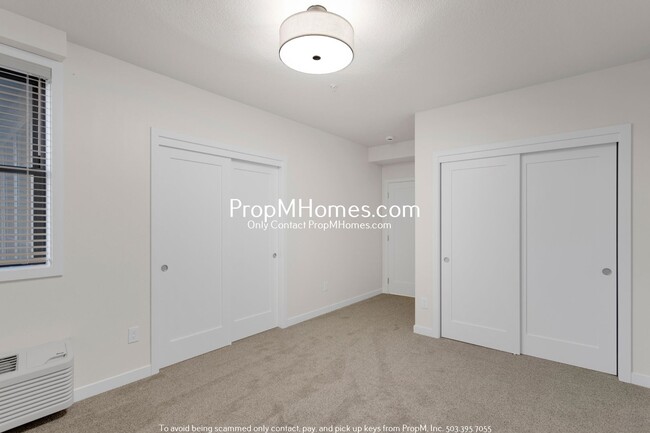Building Photo - Luxury One-Bedroom Condo in Downtown Gresh...