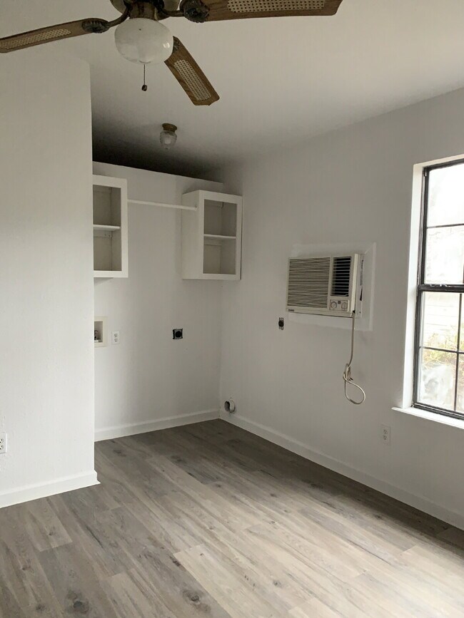 Building Photo - 1115 W Jefferson Ave