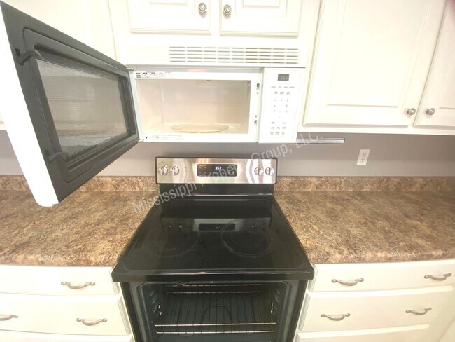 Building Photo - 3BR/2BA For Rent