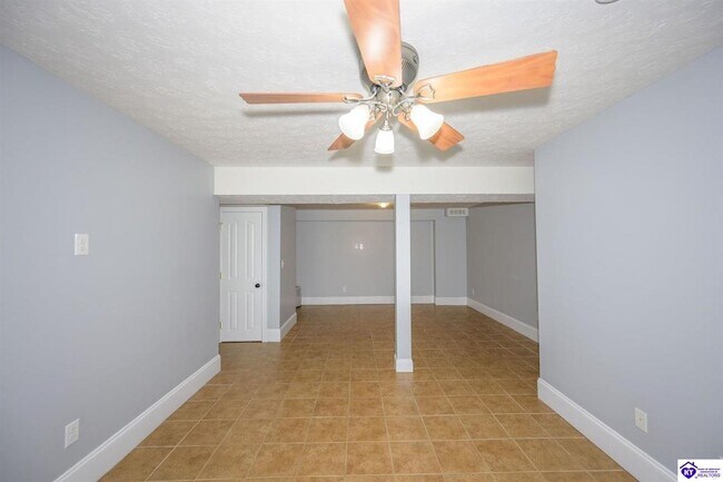 Building Photo - 611 Flushing Meadows Dr