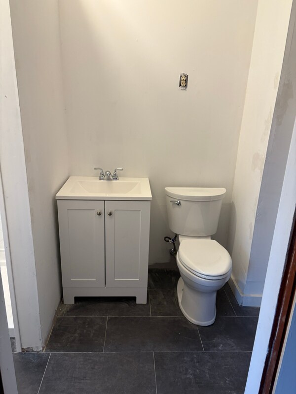 Building Photo - 4 Raleigh Rd