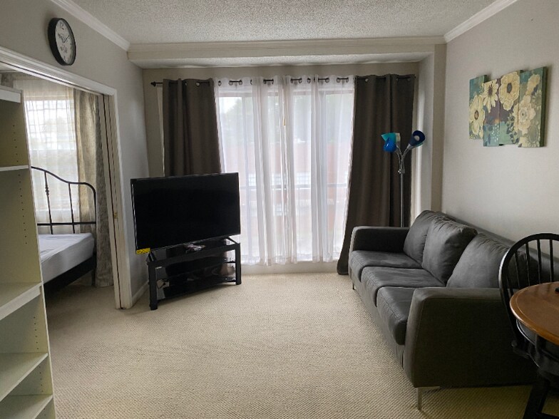 Building Photo - 2009 Greene St