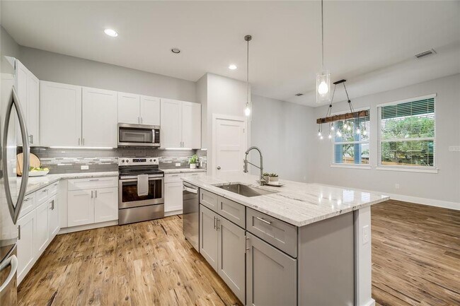 Building Photo - 18529 Staghorn Dr