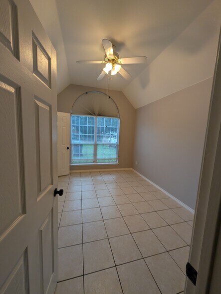Building Photo - 1707 Tina Marie Rd