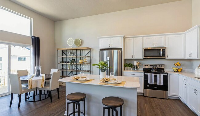 Building Photo - 879 NE Traverse Dr