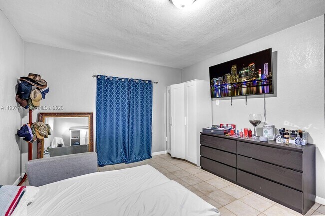 Building Photo - 17930 NE 6th Ave