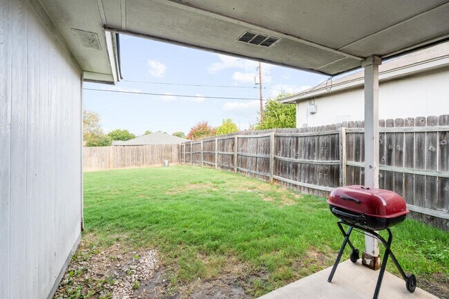 Building Photo - Stylish 3-Bed, 2-Bath Retreat with 1,061 S...
