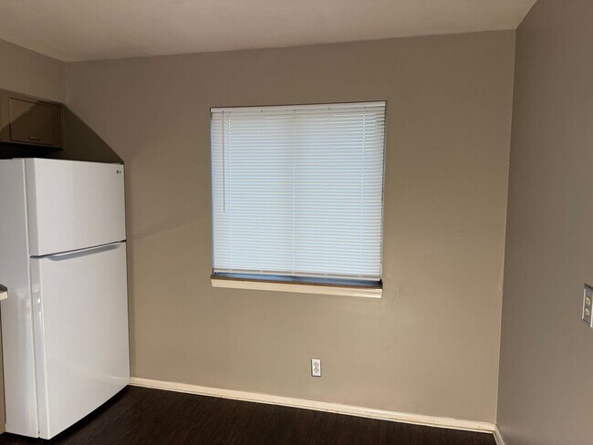Building Photo - COMING SOON: Stunning 2-Bed/1 Bath Duplex ...