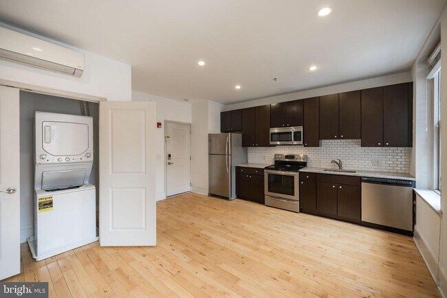 Building Photo - 1310 Spruce St