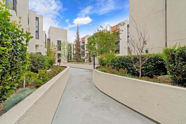 Building Photo - 222 S Central Ave