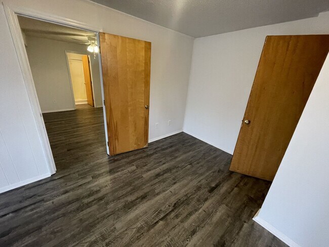 Building Photo - One bedroom one bathroom