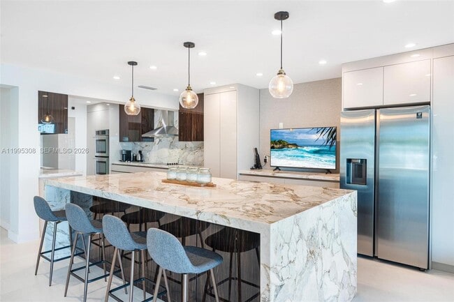 Building Photo - 1055 Stillwater Dr