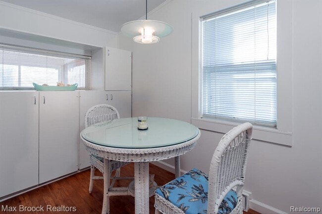 Building Photo - 932 Humphrey Ave