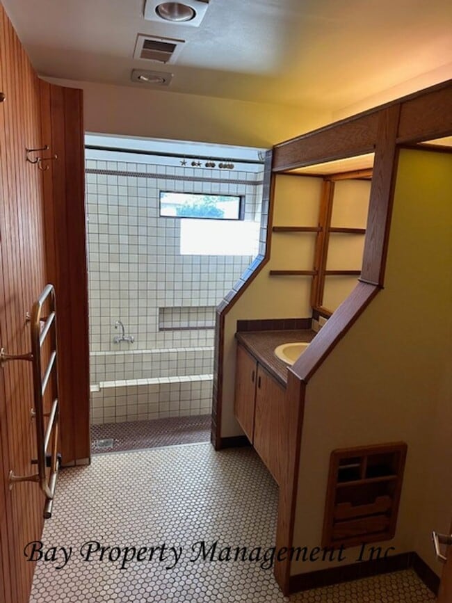 Building Photo - Charming 3 bedroom 2 bath home in South Sa...