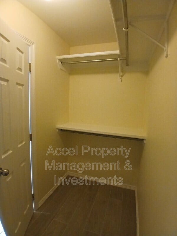 Building Photo - 4909 N Cypress St