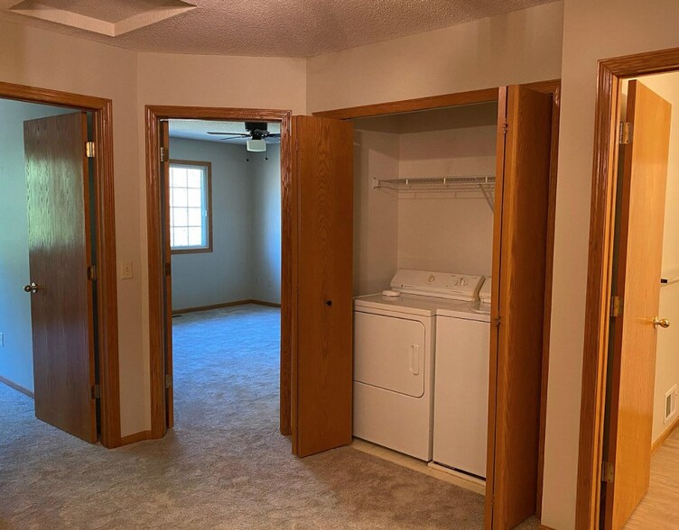 Building Photo - 2553 Mallard Dr