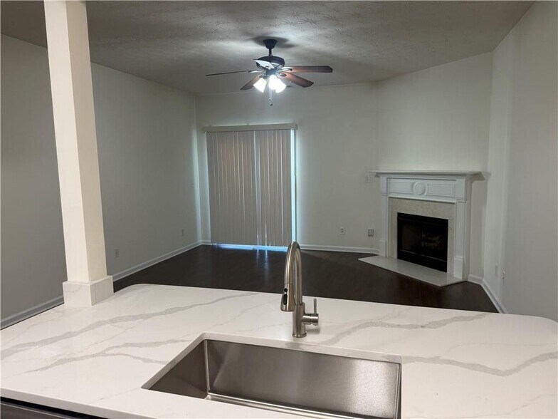 Building Photo - 2729 Heathrow Dr