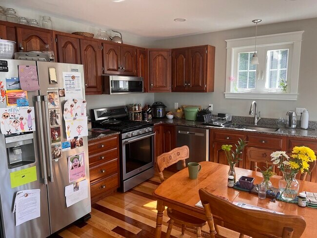 Building Photo - 543 Williamsburg Rd