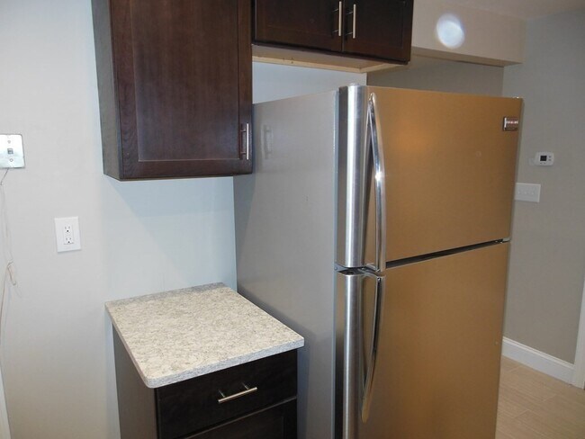 Building Photo - 84 Hooper Rd