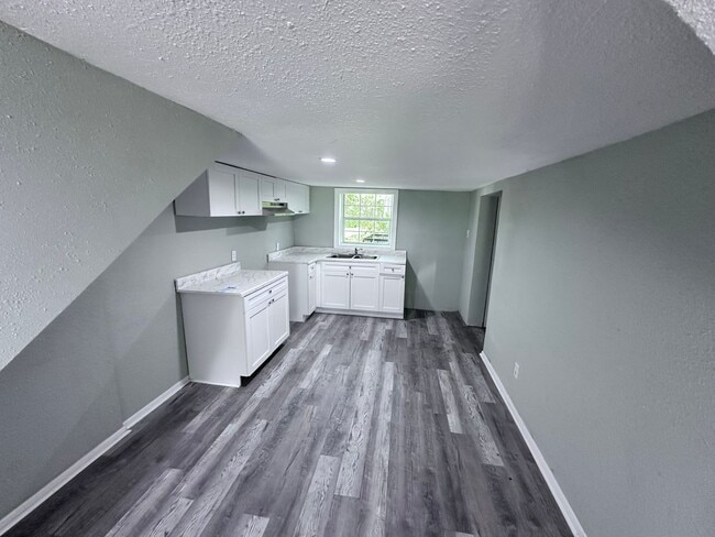 Building Photo - ***ONE MONTH FREE***  Charming 3-Bedroom Home in Jacksonville