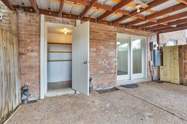 Building Photo - 9541 Clanton St